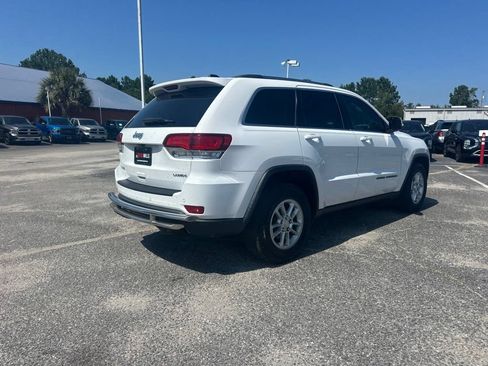 Used 2020 Jeep Grand Cherokee Laredo RWD image 3