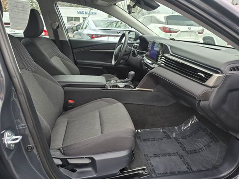 Used 2025 Toyota Camry LE image 11