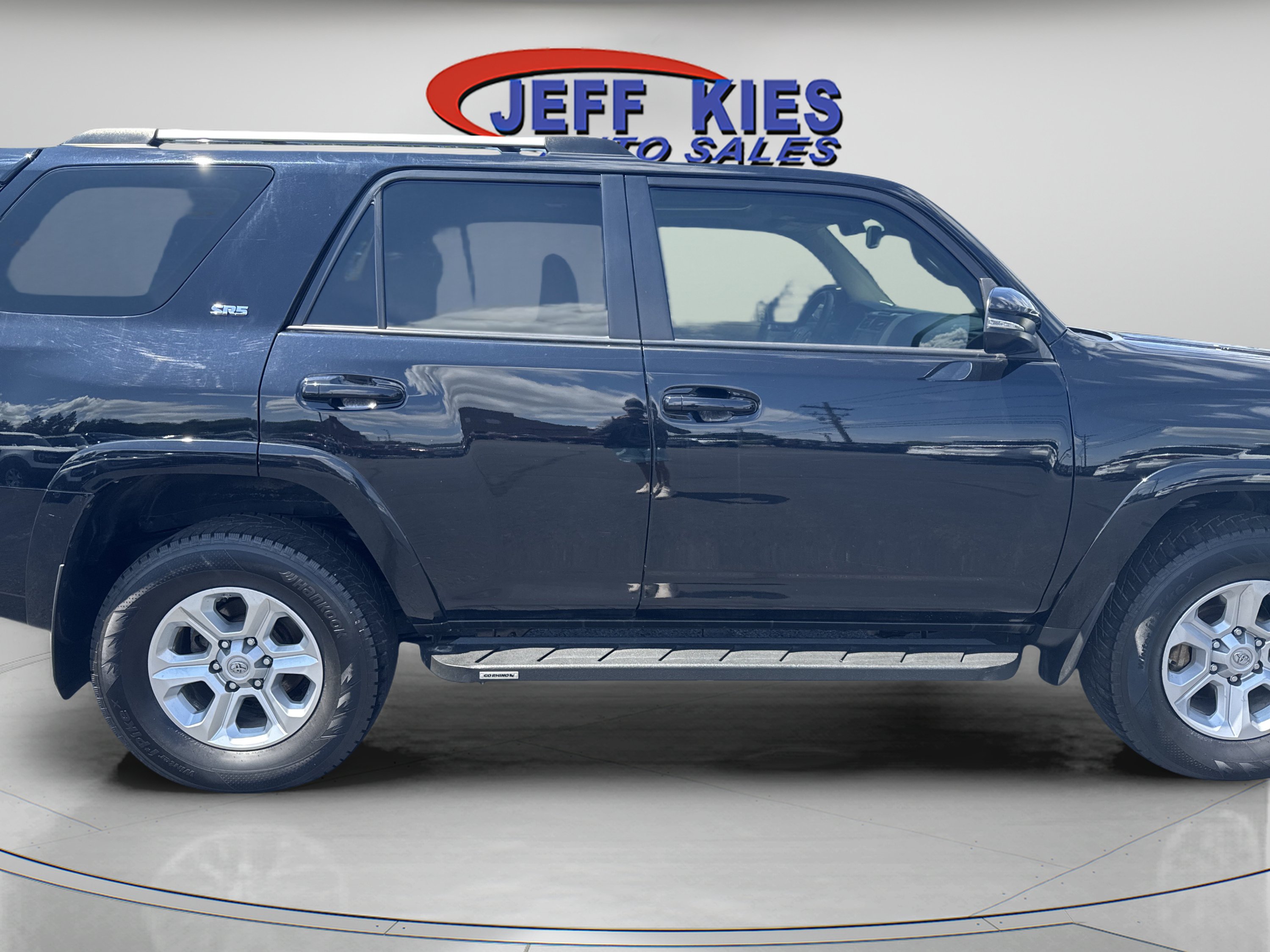 Used 2021 Toyota 4Runner SR5 Premium w/ Moonroof Package AWD/4WD image 4
