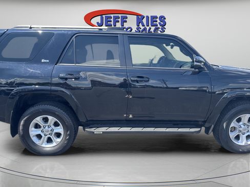 Used 2021 Toyota 4Runner SR5 Premium w/ Moonroof Package AWD/4WD image 4