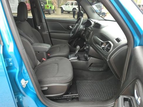 Used 2022 Jeep Renegade Altitude w/ Convenience Group AWD/4WD image 19
