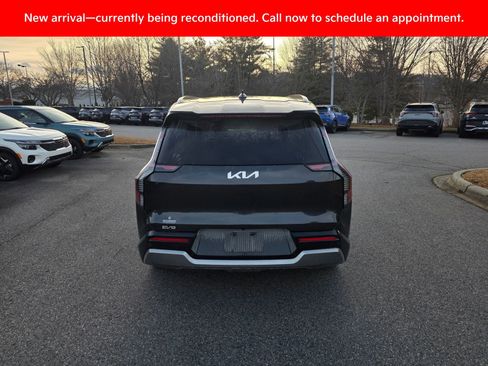 Used 2024 Kia EV9 Land image 4