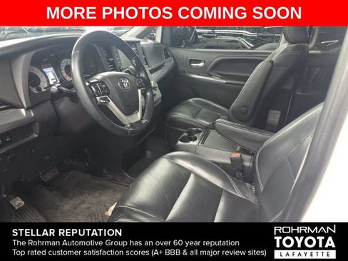 Used 2020 Toyota Sienna SE Premium w/ Nightshade Edition FWD image 7