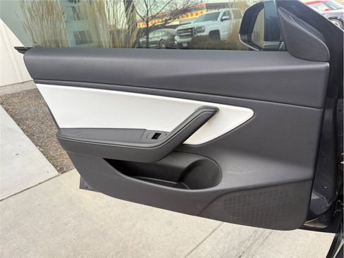 Used 2019 Tesla Model 3 Performance image 29
