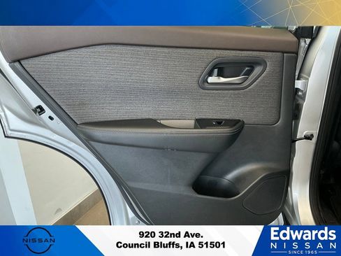 Used 2023 Nissan Rogue SV AWD/4WD image 10