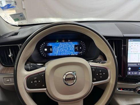 Used 2022 Volvo XC60 B5 Momentum w/ Protection Package Premier FWD image 12