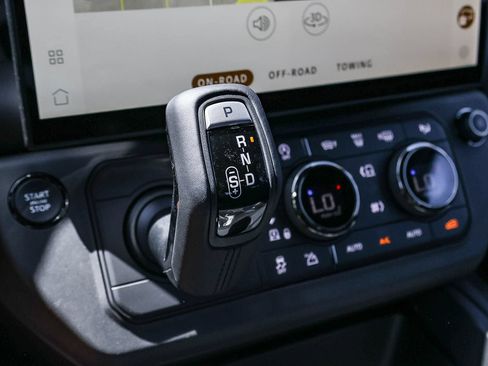 New 2026 Land Rover Defender 110 AWD/4WD image 33