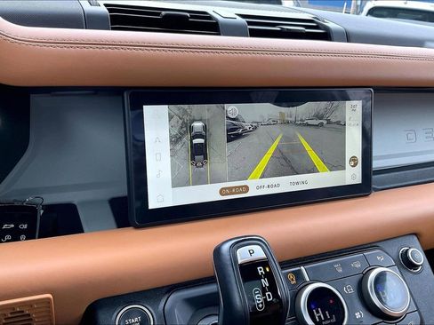 Used 2023 Land Rover Defender 110 SE image 14