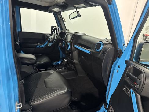 Used 2017 Jeep Wrangler Unlimited Sahara AWD/4WD image 22