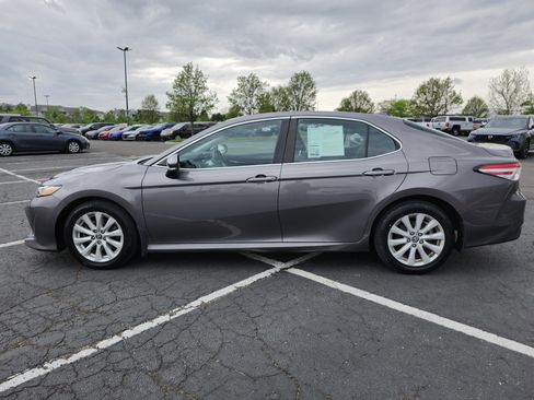 Used 2019 Toyota Camry LE w/ Convenience Package FWD image 12