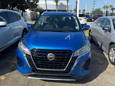 Used 2021 Nissan Kicks SV FWD image 2