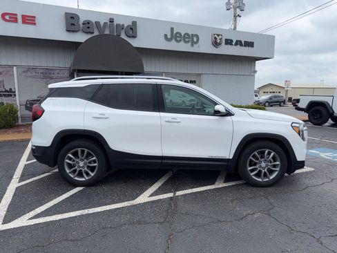 Used 2024 GMC Terrain SLT image 4