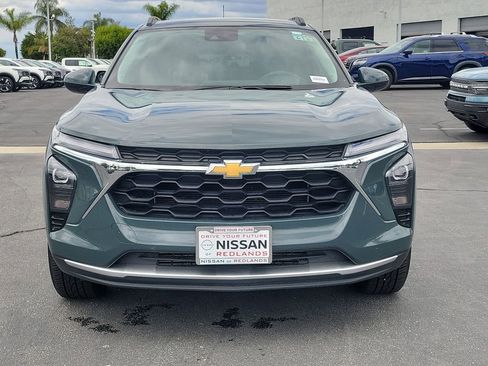 Used 2025 Chevrolet Trax LT FWD image 34