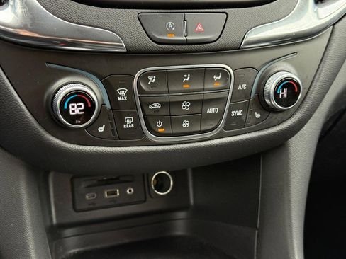 Used 2023 Chevrolet Equinox LT image 18