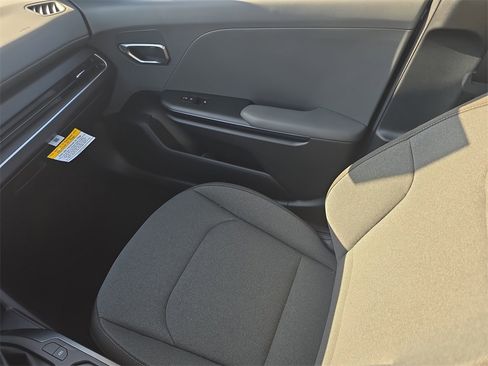 New 2025 Kia K4 LXS image 17