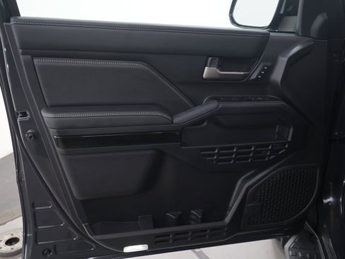 Used 2025 Toyota 4Runner Limited AWD/4WD image 22