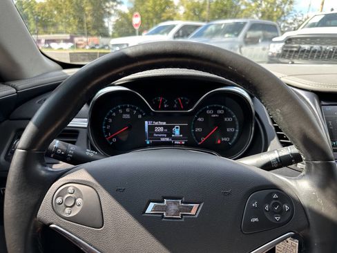 Used 2014 Chevrolet Impala LT w/ Convenience Package image 20