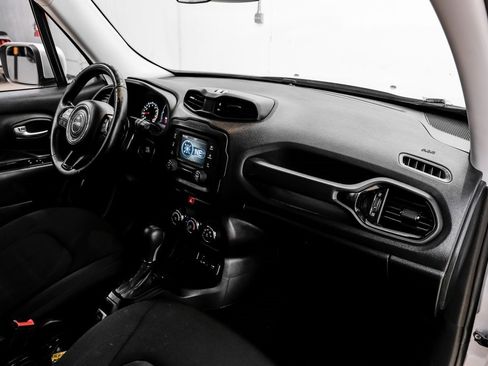 Used 2017 Jeep Renegade Altitude image 18