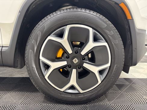 Used 2024 Rivian R1S Adventure AWD/4WD image 11