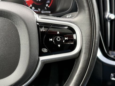 Used 2020 Volvo S60 T5 Momentum w/ Protection Package Premier image 30