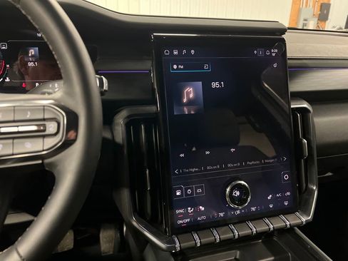 Certified 2025 GMC Acadia AT4 image 23