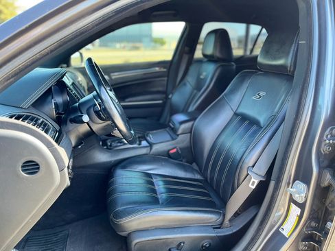 Used 2018 Chrysler 300 S AWD/4WD image 9