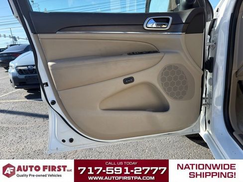 Used 2017 Jeep Grand Cherokee Overland image 9