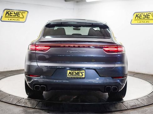 Used 2022 Porsche Cayenne Turbo image 3