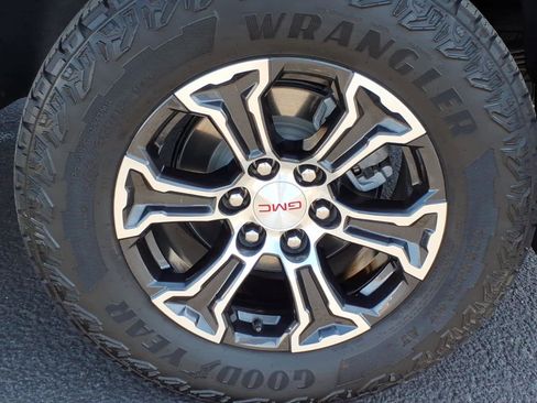 Used 2024 GMC Canyon AT4 w/ AT4 Premium Package image 12