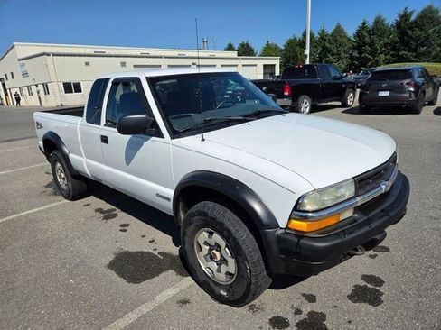 Used 2003 Chevrolet S10 Pickup LS w/ LS Preferred Equipment Group AWD/4WD image 14
