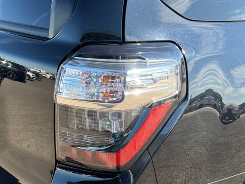 Used 2018 Toyota 4Runner SR5 Premium AWD/4WD image 12