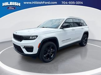 Used 2025 Jeep Grand Cherokee Limited w/ Black Appearance Package AWD/4WD video 1