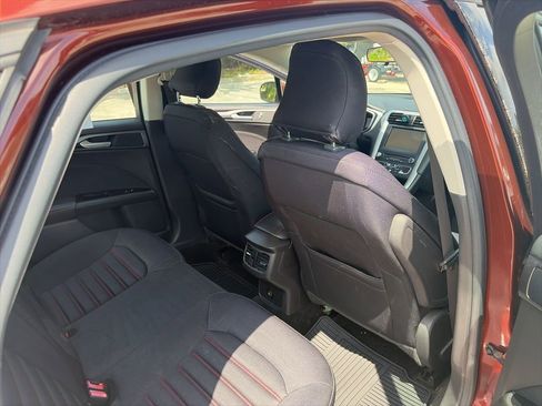 Used 2016 Ford Fusion SE FWD image 11