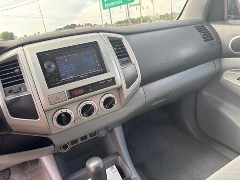 Used 2011 Toyota Tacoma PreRunner w/ SR5 Pkg #2 RWD image 11