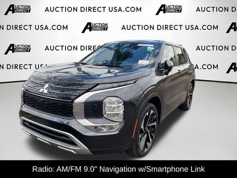 Used 2024 Mitsubishi Outlander SE image 2