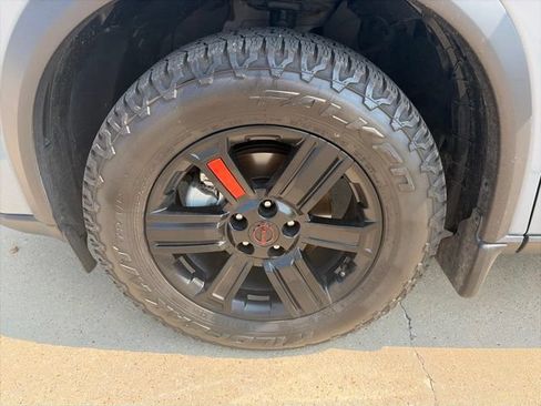 Used 2025 Nissan Rogue SV AWD/4WD image 10