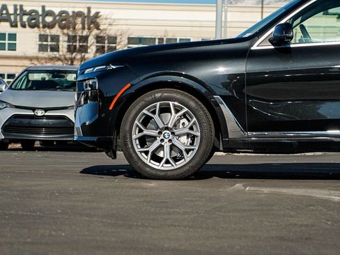 Used 2026 BMW X7 xDrive40i w/ Premium Package image 8