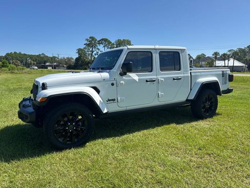 Certified 2025 Jeep Gladiator Sport AWD/4WD image 7