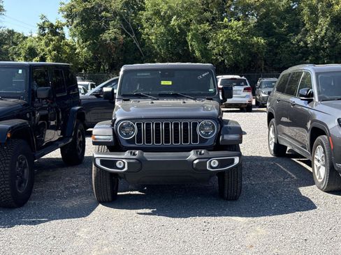 Used 2025 Jeep Wrangler Unlimited Sahara AWD/4WD image 2