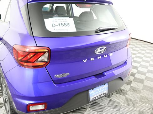 Used 2024 Hyundai Venue SEL image 15