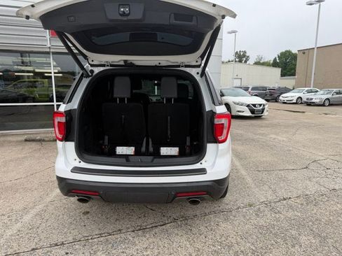 Used 2018 Ford Explorer XLT w/ Equipment Group 202A FWD image 9