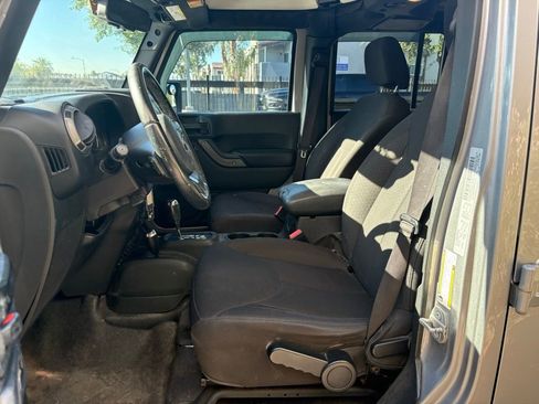 Used 2018 Jeep Wrangler Unlimited Sport S image 9