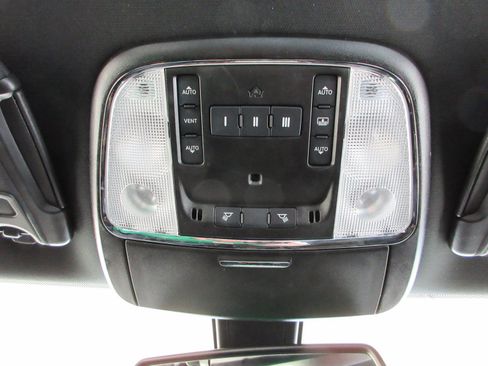 Used 2022 Chrysler 300 S RWD image 18
