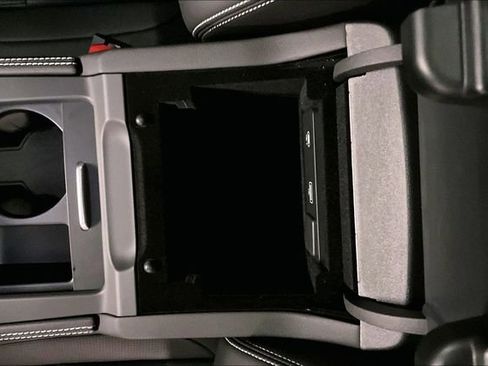 Certified 2025 Jaguar F-PACE R-Dynamic S image 11