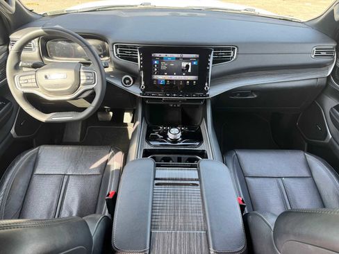 Used 2024 Jeep Wagoneer Series II w/ Flexible Seating Group AWD/4WD image 19