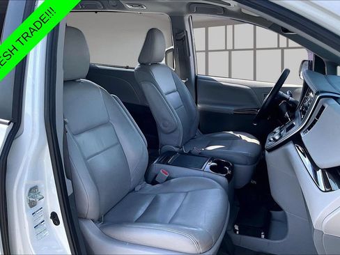 Used 2020 Toyota Sienna XLE Premium AWD/4WD image 29