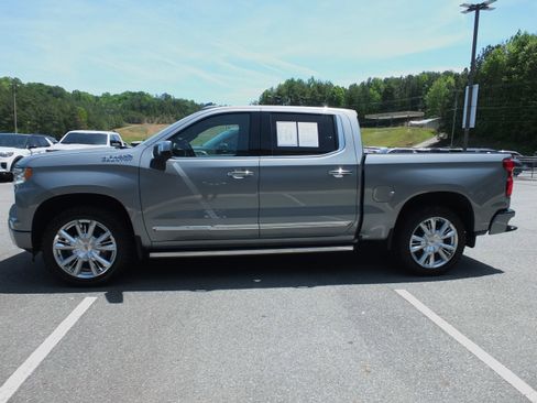 Used 2025 Chevrolet Silverado 1500 High Country AWD/4WD image 6