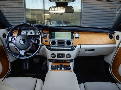 Used 2016 Rolls-Royce Dawn RWD image 4