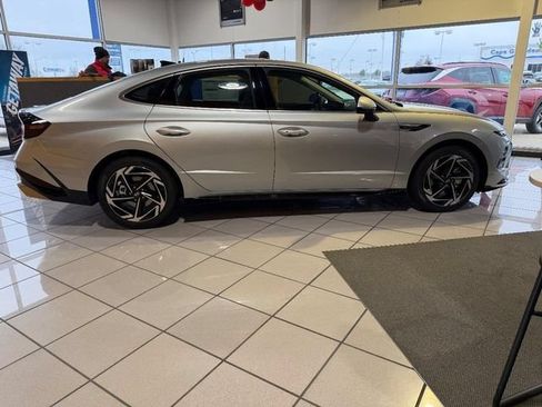 New 2026 Hyundai Sonata SEL FWD image 2