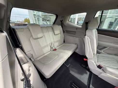 Used 2025 Volkswagen Atlas SEL Premium R-Line image 26